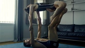 哈利萊頓拍「男上加男」　瑞典男神急求饒