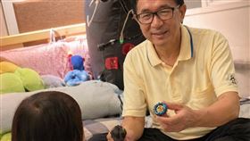 陳水扁親自回應，貼出與孩子玩戰鬥陀螺的照片。（圖／翻攝自Threads）