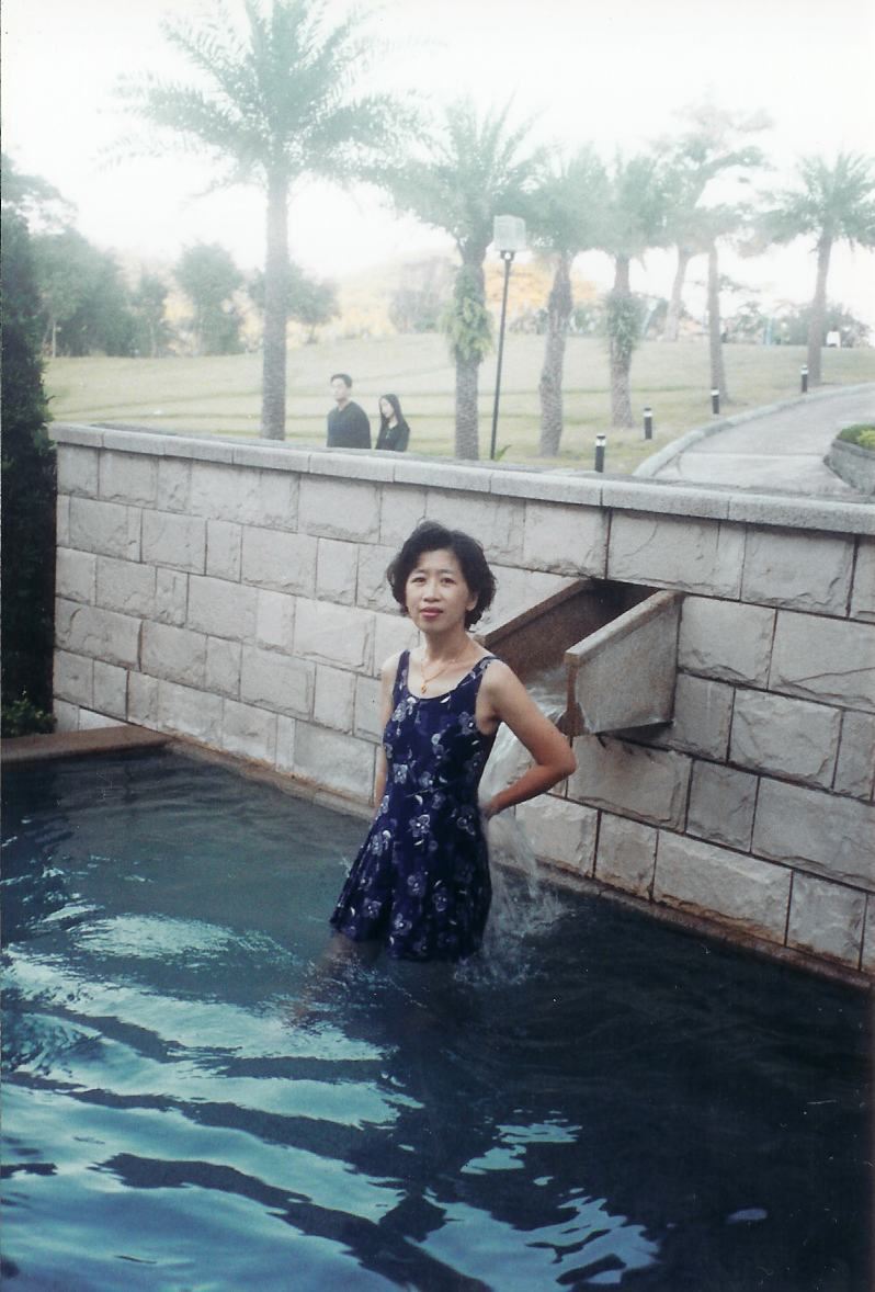 陳佩琪突曬「連身泳裝照」。（圖／翻攝自陳佩琪臉書）