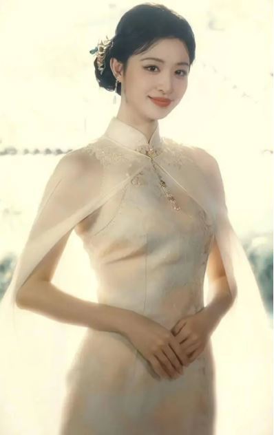 王楚然則分飾兩角，從前期溫婉純真的少女，變身為冷艷的復仇女神。（圖／翻攝自微博）