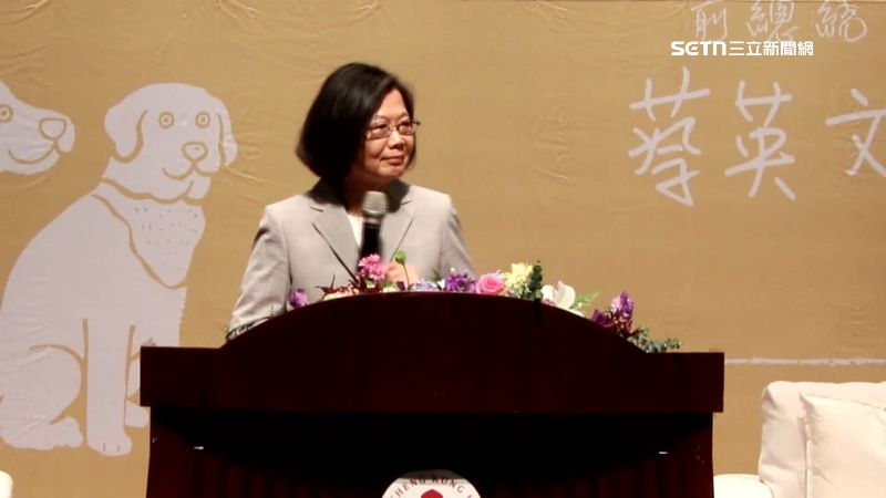 蔡英文到成大演講