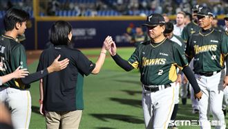 保齡球洗溝被全程直播　洪總嘆剩架勢苦撐