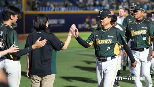 讚黃群8局拆彈是功臣　洪總點出打線問題