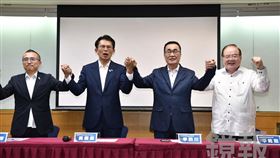 李四川自藍白合民調勝出，黃國昌稱不排除加入李團隊，但李四川卻點出1原因直喊不可能。（鏡報李智為）