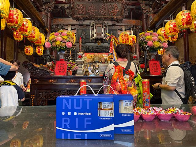 友華生技旗下品牌「愛斯康 Nutrifuel」帶著醫藥級專業營養品進駐大甲媽祖遶境，守護信眾全程體力不斷電