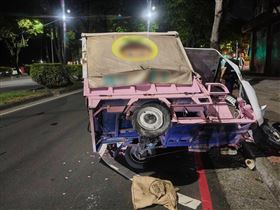 高雄糖炒栗子攤車失控暴衝（圖／民眾提供）