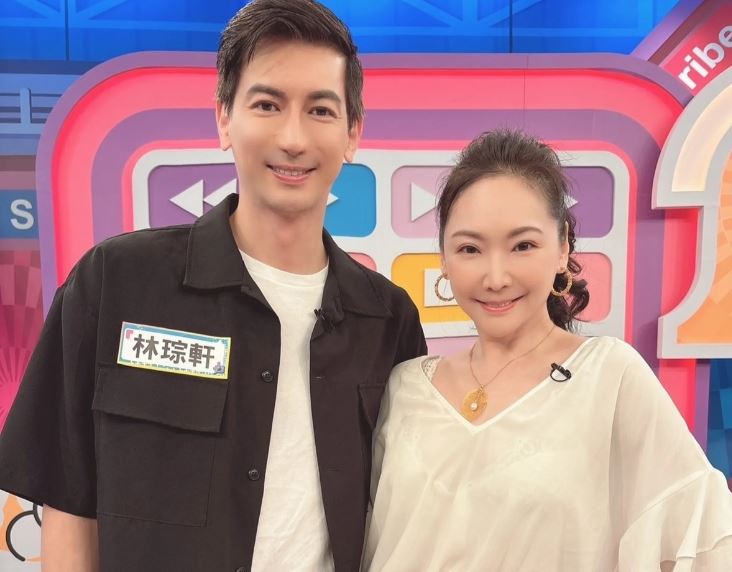 王俐人與林琮軒分隔兩地。(圖/翻攝自王俐人臉書)