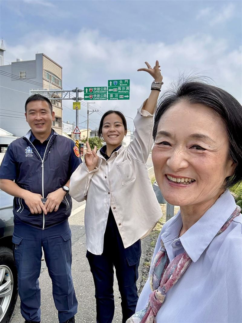 譚艾珍二度發文悼念女警，並透露鄭女母親狀況。（圖／翻攝譚艾珍臉書）