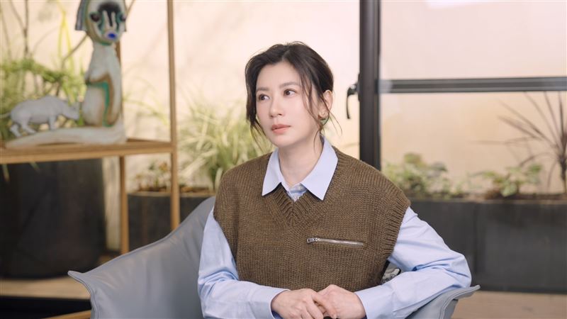 賈靜雯談女性自我定義與年齡自由， YT破200萬觀看。（圖／璞之妍提供）