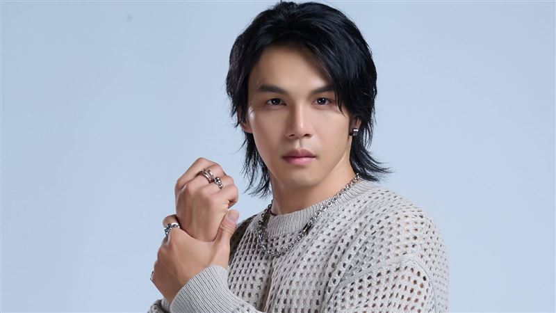 男歌手下海拍成人片當男優！扛債養病母