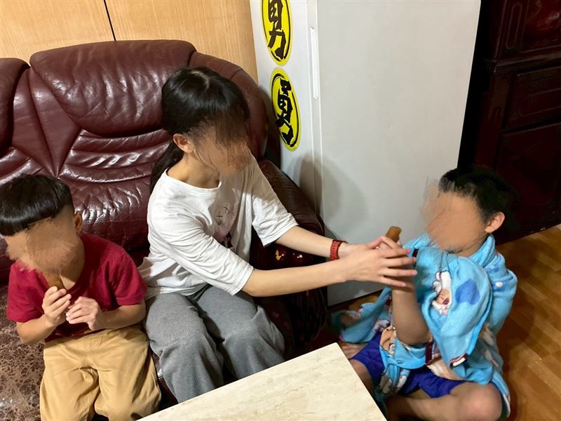 16歲高一孝女苦讀保送國立高中，為保護媽媽癲癇發作時咬斷舌頭喪命，將手伸進媽媽嘴裡被咬流血也不喊痛。（圖／翻攝自《愛的延續》公益協會臉書）