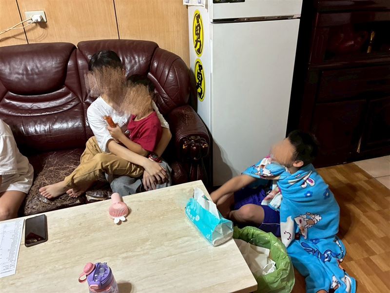 16歲高一孝女苦讀保送國立高中，為保護媽媽癲癇發作時咬斷舌頭喪命，將手伸進媽媽嘴裡被咬流血也不喊痛。（圖／翻攝自《愛的延續》公益協會臉書）