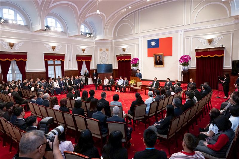 總統賴清德接見「115年全國模範勞工、全國模範移工及其眷屬或陪同人員」（圖／總統府提供）