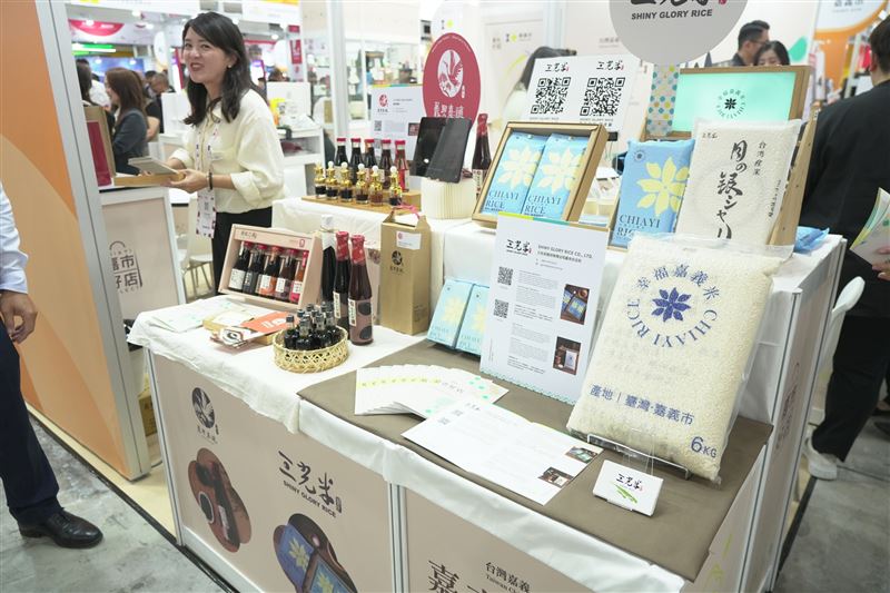 「我嘉的伴手禮」登陸東南亞！黃敏惠市長率「產業嘉義隊」進軍2026新加坡國際食品展。（圖／嘉義市政府提供）