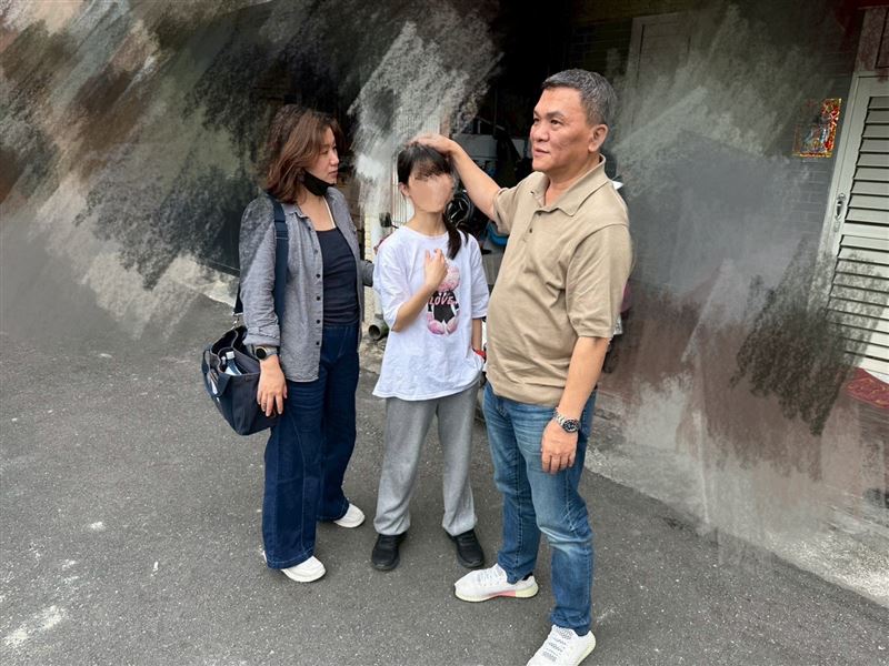 16歲高一孝女苦讀保送國立高中，為保護媽媽癲癇發作時咬斷舌頭喪命，將手伸進媽媽嘴裡被咬流血也不喊痛。（圖／翻攝自《愛的延續》公益協會臉書）