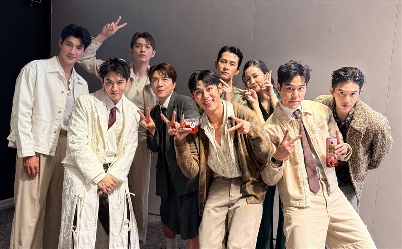 《男公館》製作人同時也是主演的陳奕將發布會現場打造如同「真實男模店」般輕鬆有趣。（圖／翻攝自陳奕 IG）