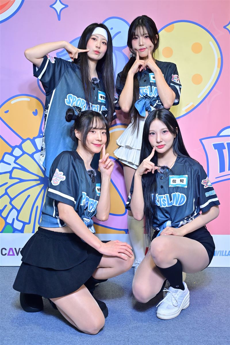 信妃（右下）透露自己出道賽當天的糗事被轉播放送出去。（圖／ofiii歐飛免費影音平台提供）