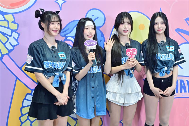 韓職TWINKLE四位韓籍女神接受訪問。（圖／ofiii歐飛免費影音平台提供）