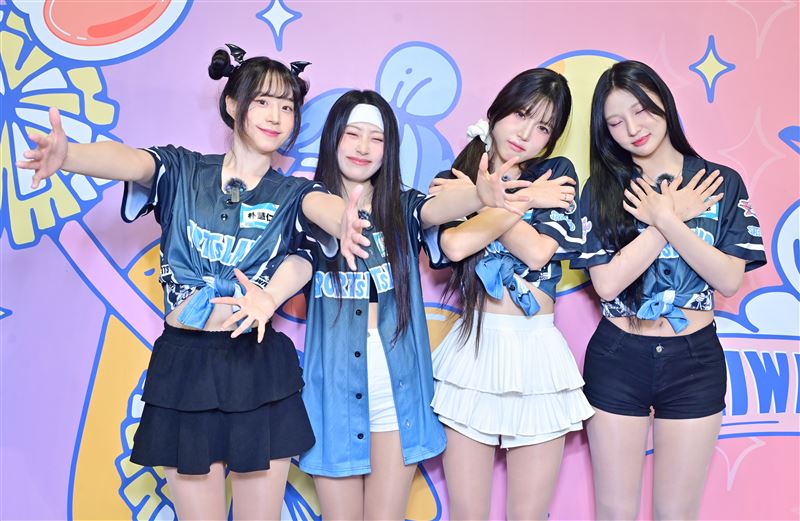 韓職三星獅啦啦隊「TWINKLE」四位成員朴慧仁（左起） 、李奎利、朴智英、信妃。（圖／ofiii歐飛免費影音平台提供）