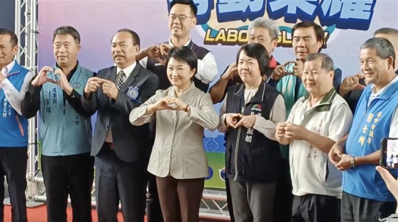 盧秀燕公開力挺韓國瑜，表示韓國瑜為國為民「負重前行」。（圖／翻攝畫面）