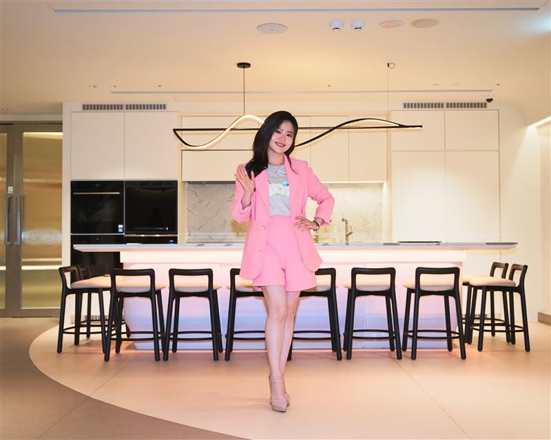 楊小黎首度擔任製作人。(圖／客家電視台提供）