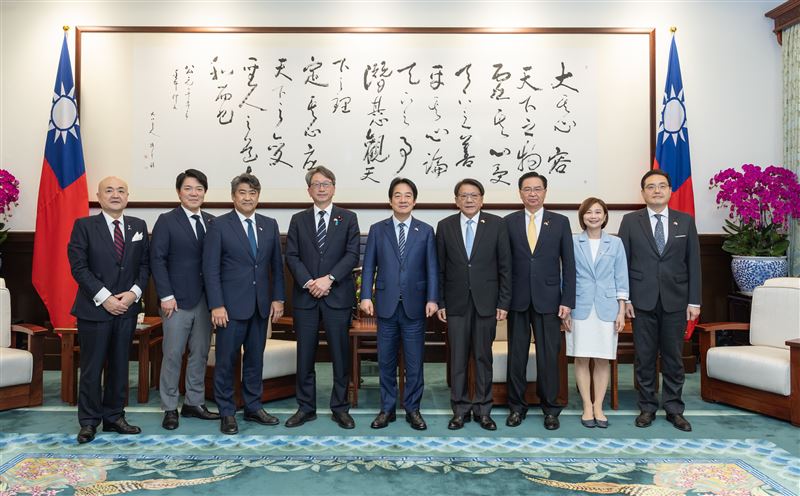 總統賴清德接見日本前數位大臣、眾議員平將明一行（圖／總統府提供）