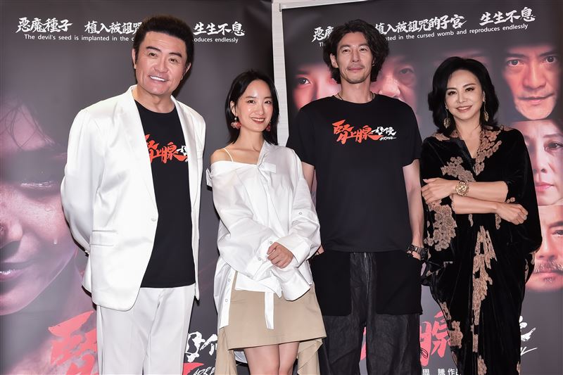 主演李㼈（左起）、劉黛瑩、郭鑫、田麗出席《腎上腺母侵》記者會。（圖／陽科國際提供）