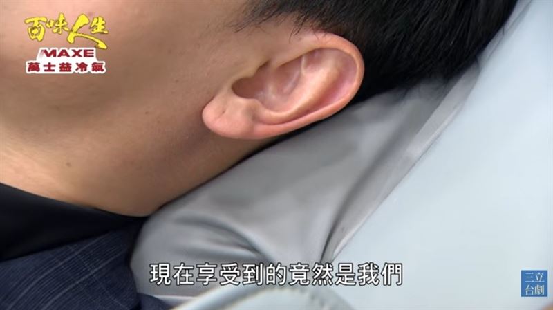 半月輪真人手勁按摩，完美貼合身體曲線。（圖／截自影片）