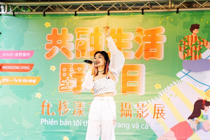 馬來西亞華裔歌手劉美伶受邀演唱，獻唱國語、英語及客語等多首好歌（圖／根基營造提供）