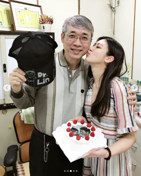 林逸欣獨自在台北打拚，只要想家或做惡夢，24小時撥通爸爸的電話永遠會被接起。（圖／翻攝自林逸欣IG）