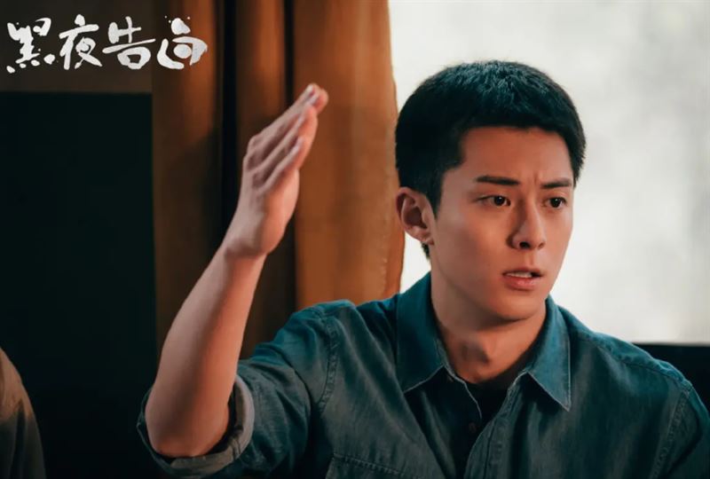 王鶴棣新劇《黑夜告白》翻車？原聲演出遭酸像背書　網抓包道具上演穿越