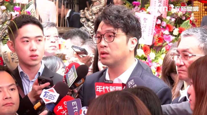 沈伯洋接受媒體聯訪回應鄭麗文訪美想見川普（圖／翻攝畫面）