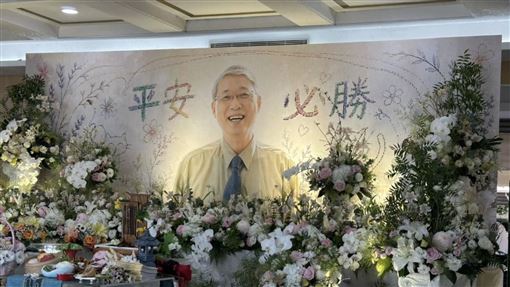 林逸欣爸爸告別式會場曝！花海淚送林春銘