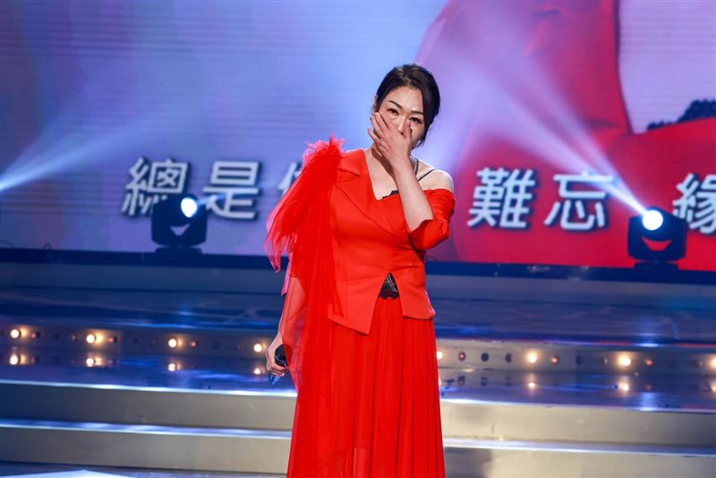 張秀卿唱到一半痛哭。（圖／民視提供）