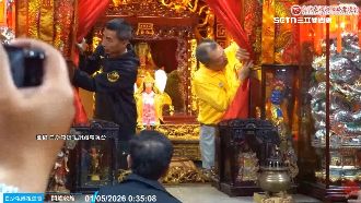 回宮12天開爐媽祖展聖顏　人潮擠爆拱天宮