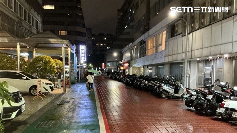 庾澄慶的王姓姊夫開車擦撞到行人的左手肘。（圖／翻攝畫面）