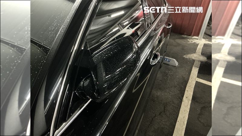庾澄慶的王姓姊夫開車擦撞到行人的左手肘。（圖／翻攝畫面）