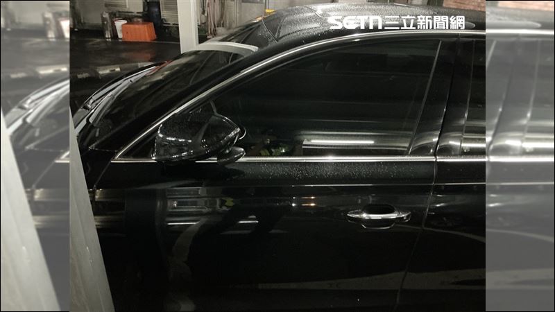 庾澄慶的王姓姊夫開車擦撞到行人的左手肘。（圖／翻攝畫面）