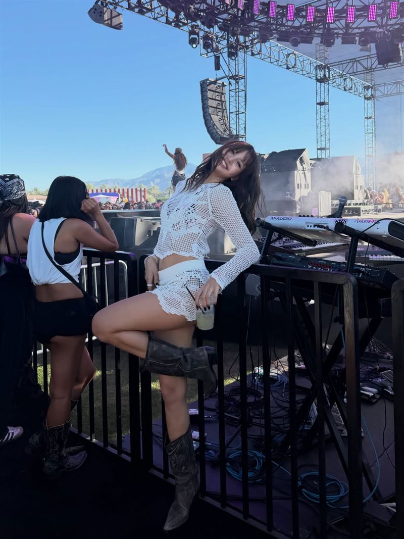 BLACKPINK成員Lisa在社群曬出參加科切拉音樂節的多張美照。（圖／翻攝自IG @lalalalisa_m）