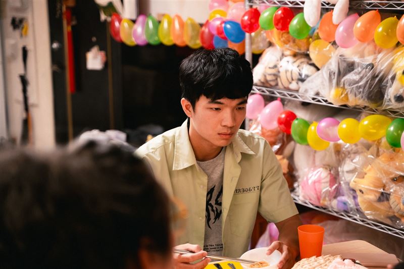 公視學生劇展《小房革命》，金馬男演員胡智強飾演「小房哥哥」，劇中與妹妹多場對戲情感豐富且自然。（圖／公視提供）