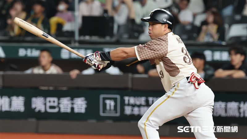 中職37年例行賽,台鋼雄鷹三壘手吳念庭。(圖/記者劉彥池攝影)