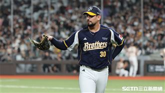 信任兄弟守備群　勝騎士親揭胸前神秘手勢