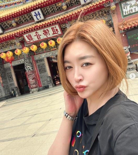 李妍瑾表示，當初選擇大型知名品牌，正是基於對其制度、流程及交易保障的信任，認為履約保證金本應受到完整監管與控管，如今卻發生資金爭議，令人難以理解。（圖／翻攝自李妍瑾IG）
