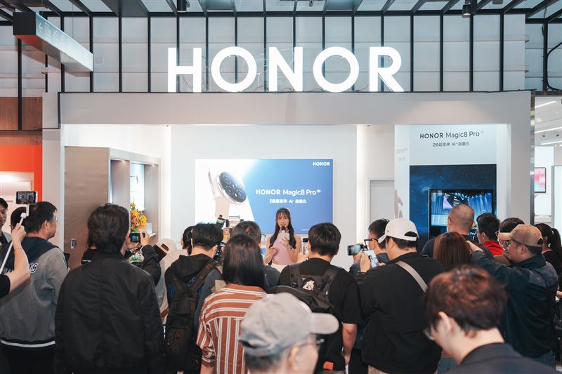 HONOR三創體驗店開幕首日