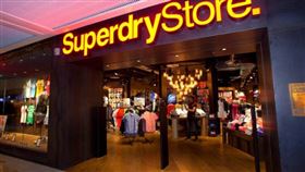 英國服飾品牌Superdry創辦人涉性侵案，案件進入量刑程序。（圖／達志／美聯社）