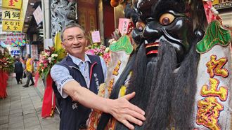 2026年5月1日是農曆3月15日中路財神-武財神-趙公明生日！松山霞海城隍廟武財神曝光1招招財快摸祂的鬍鬚。（圖／《松山霞海城隍廟》提供、記者鍾志鵬攝影）