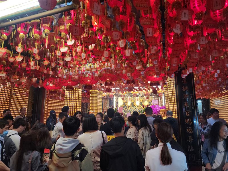 2026年5月1日是農曆3月15日中路財神-武財神-趙公明生日！松山霞海城隍廟武財神曝光1招招財快摸祂的鬍鬚。（圖／記者鍾志鵬攝影）
