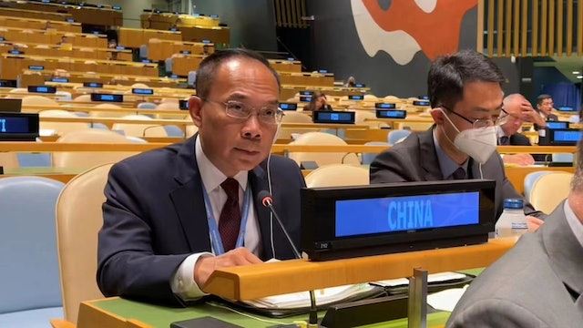 中國裁軍事務大使李松（左）在《不擴散核武器條約》審議大會上發言。（圖／翻攝自新華社）