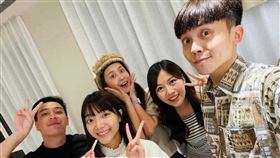 黃豪平入厝趴時，女友也現身，兩人已是同居狀態。（圖/翻攝自黃豪平臉書）