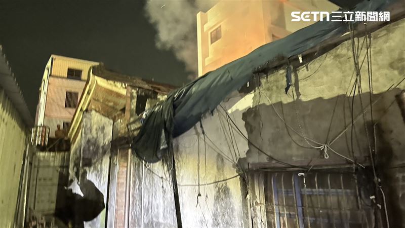 高雄市燕巢區中民路今天（2日）凌晨，驚傳民宅死亡火警。（圖／翻攝畫面）